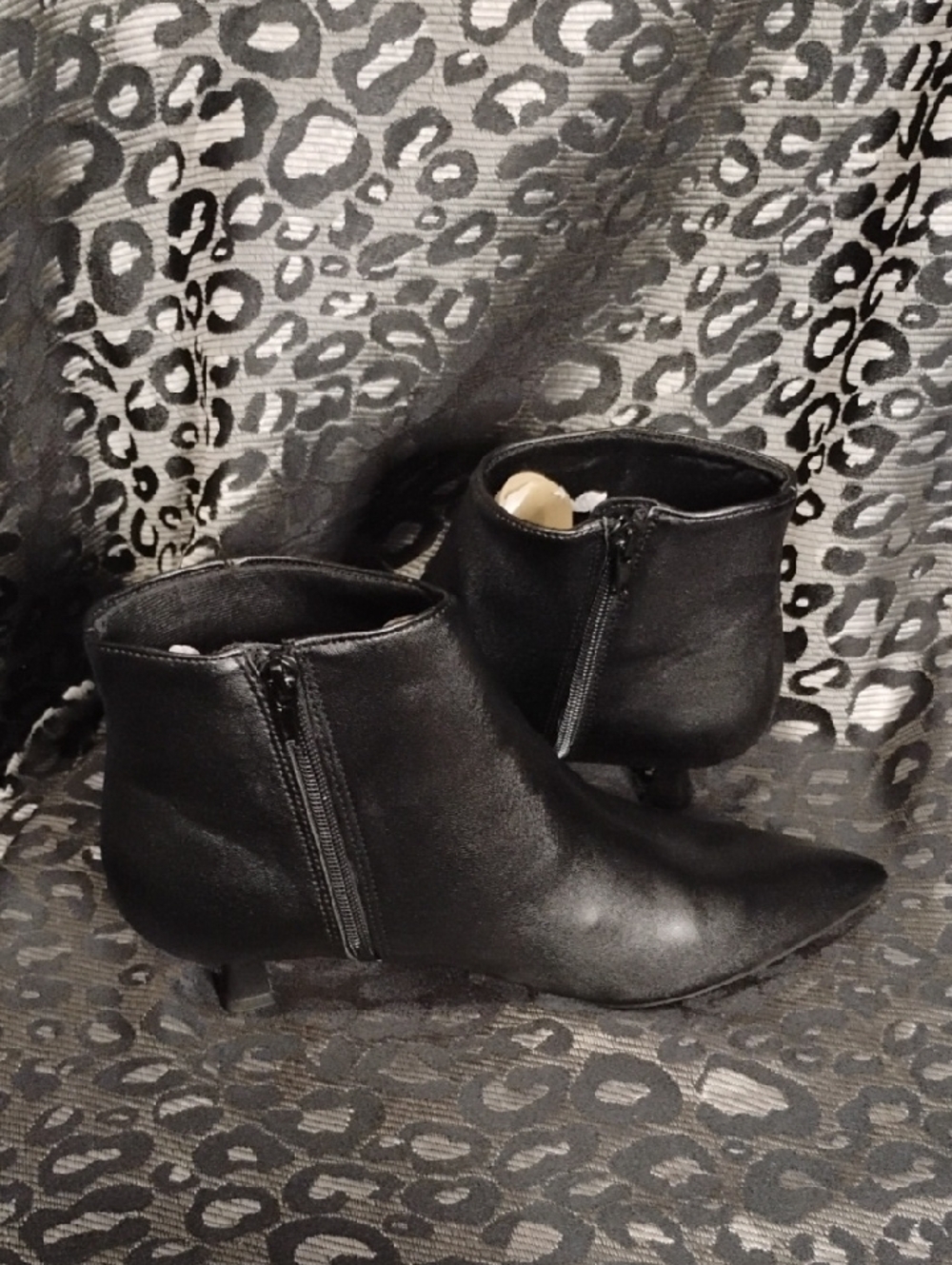 Life Stride Black Pointed Toe Ankle Booties NIB - Picture 2 of 6